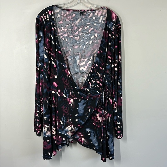 Torrid Multicolored Surplice Wrap Top Size 4X - Picture 4 of 15
